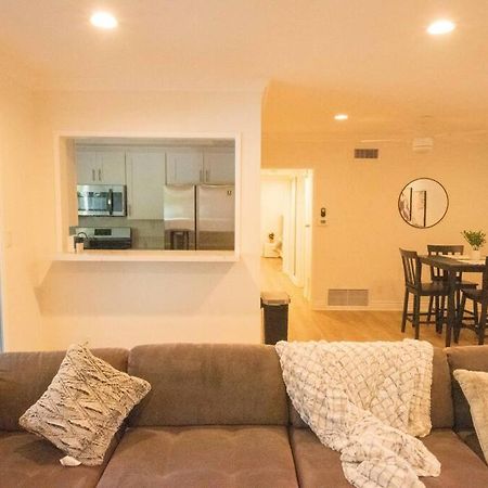 Apartamento King Size Bed In Cozy, Modern Hollywood Place Los Ángeles Exterior foto