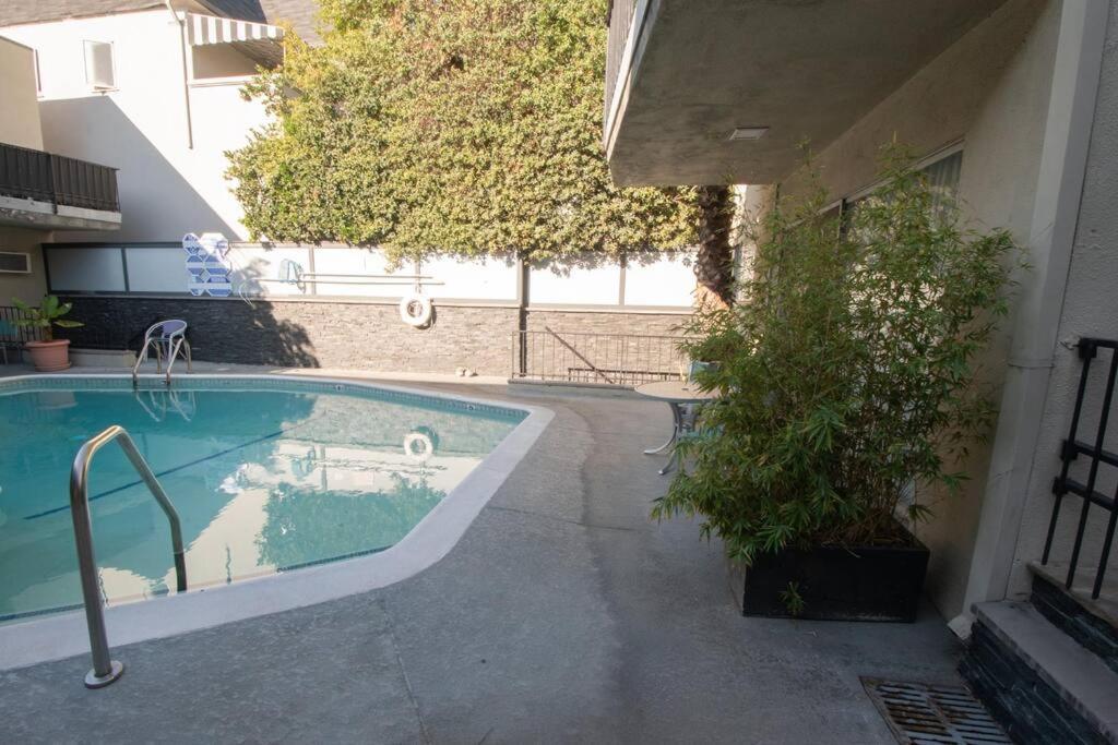 Apartamento King Size Bed In Cozy, Modern Hollywood Place Los Ángeles Exterior foto