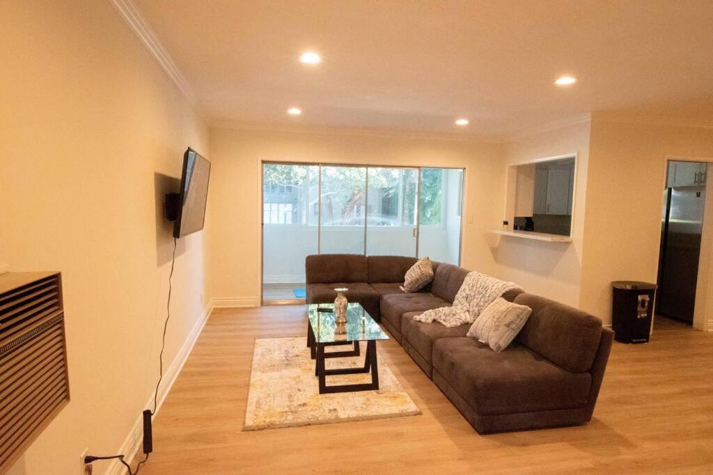 Apartamento King Size Bed In Cozy, Modern Hollywood Place Los Ángeles Exterior foto